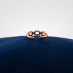 Roselle Interlinked Toe Ring