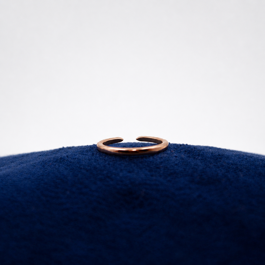 Rosé Crystal Column Toe Ring