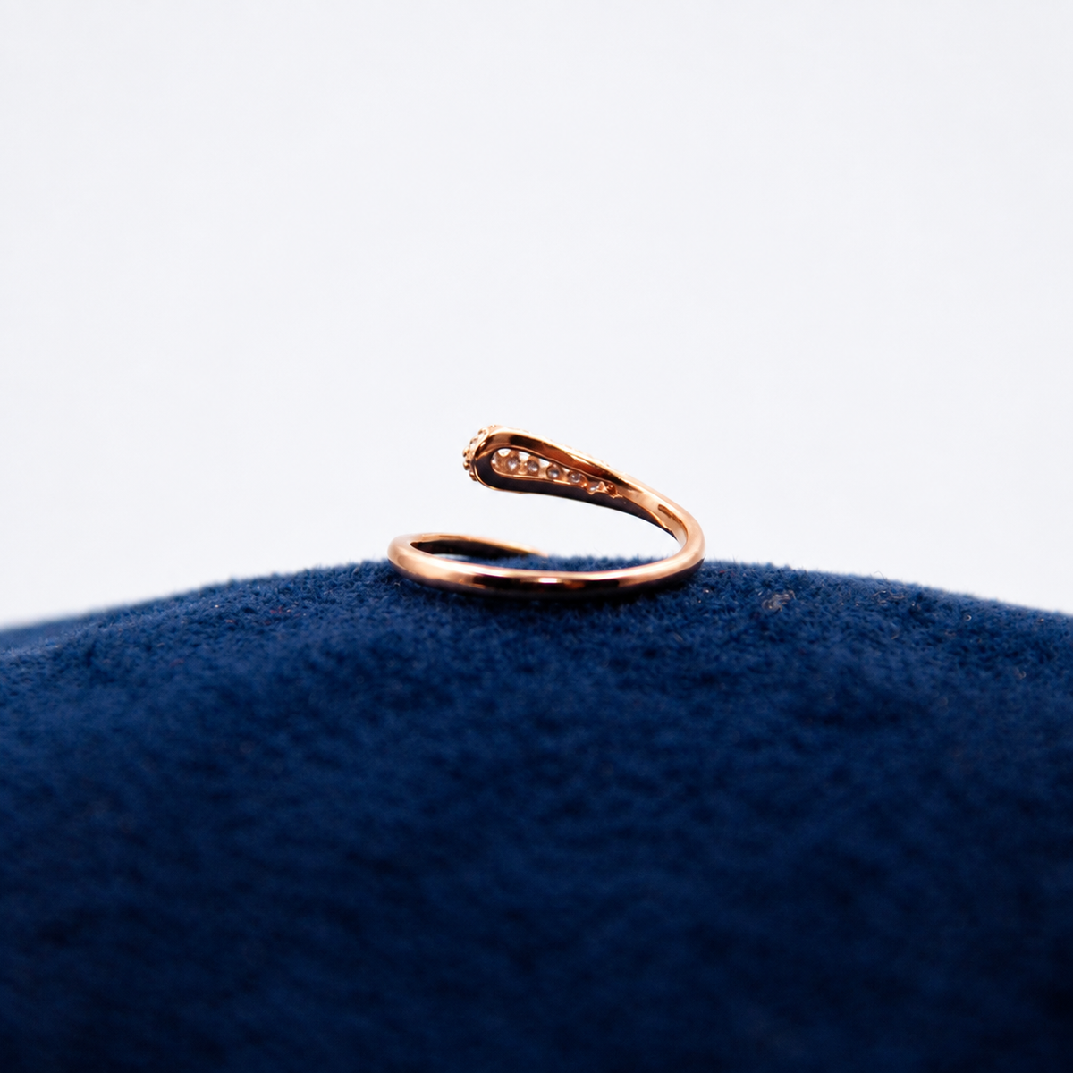 Roselle Crystal Curve Toe Ring