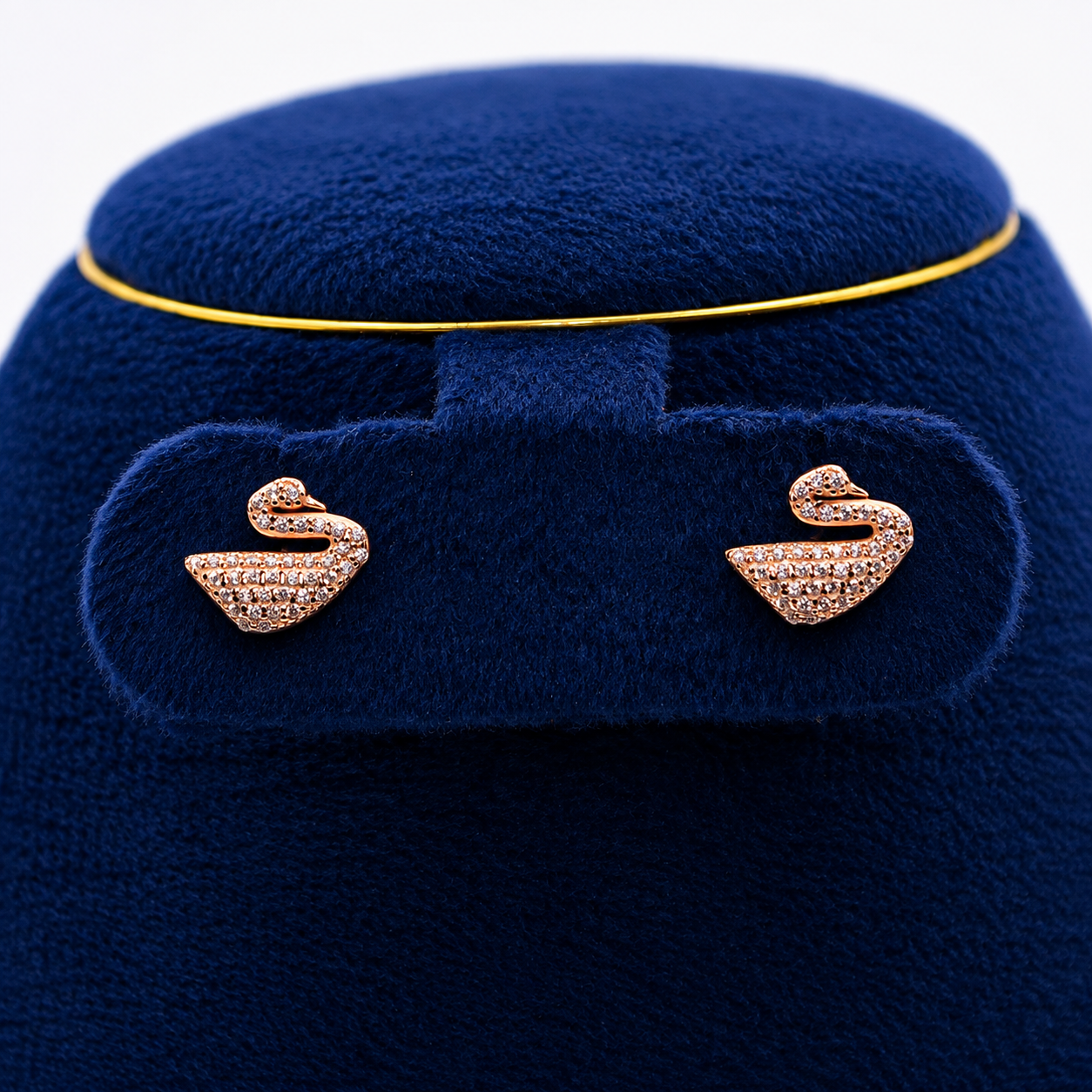 Gold Swan Pendant Set