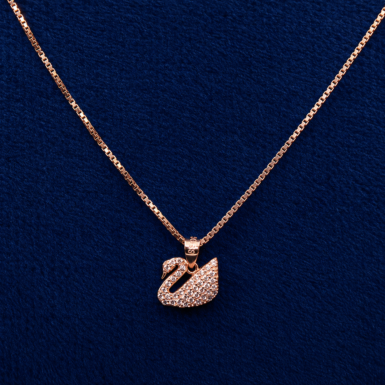 Gold Swan Pendant Set