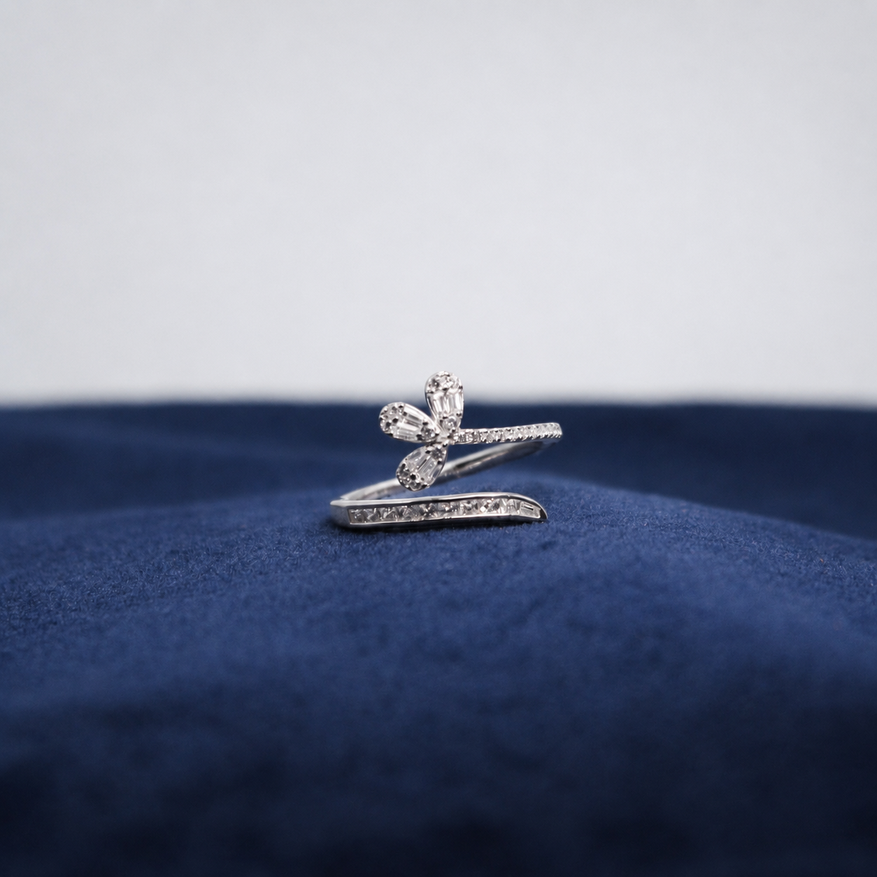 Silver Four-Petal Crystal Ring