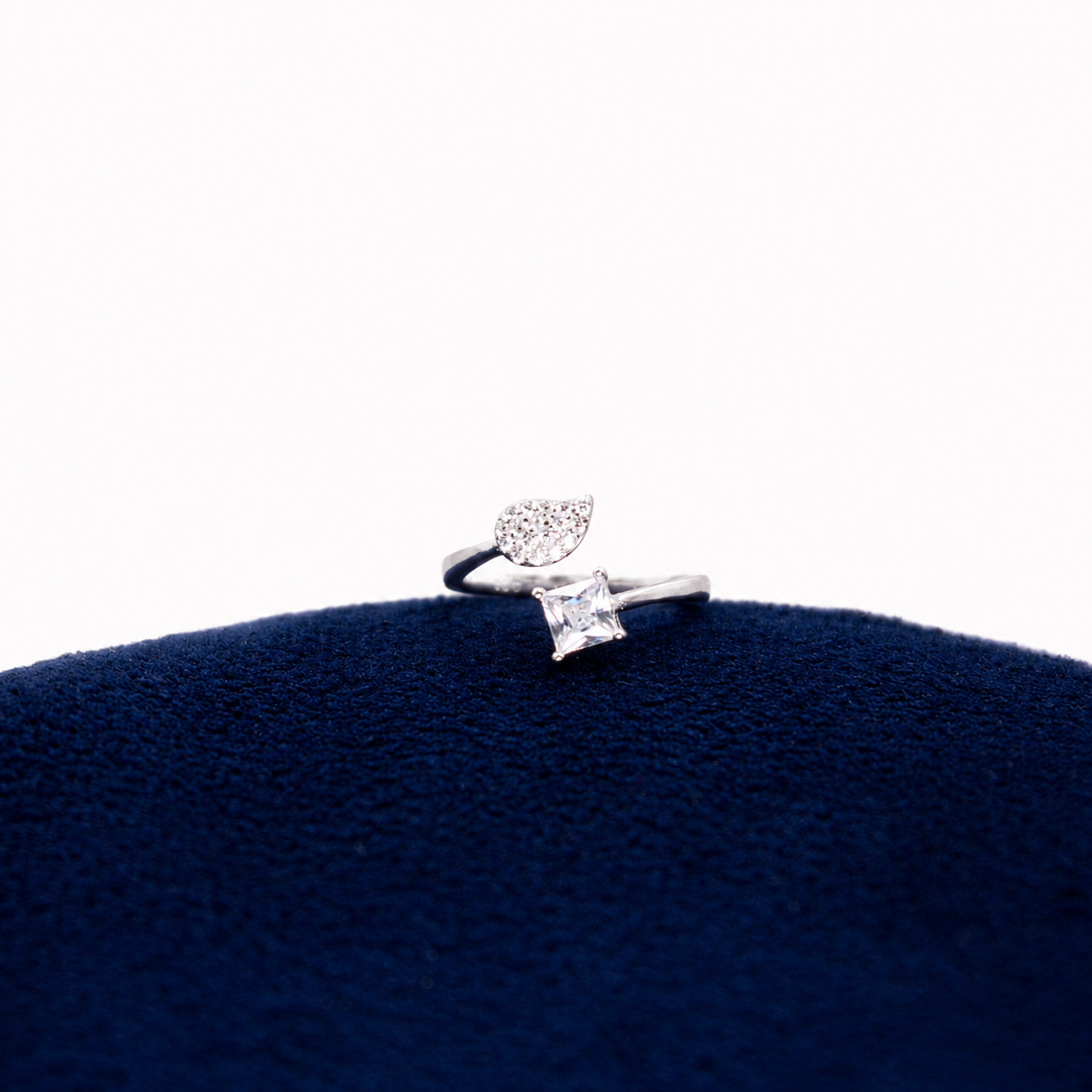 Aurelia Leaf & Stone Toe Ring