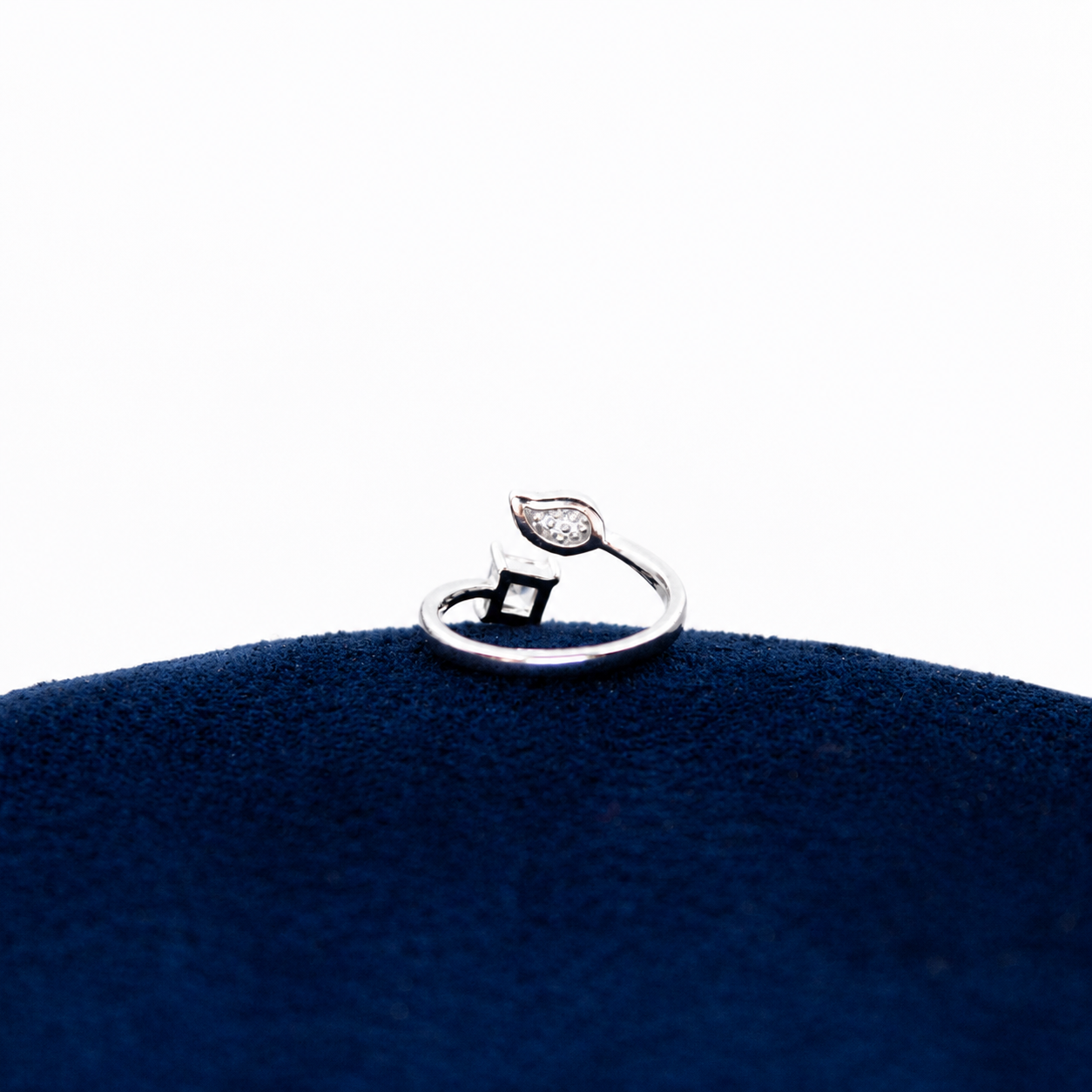 Aurelia Leaf & Stone Toe Ring