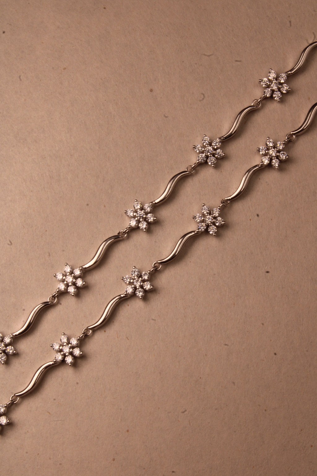 Silver Fiora Wavy Floral Anklet