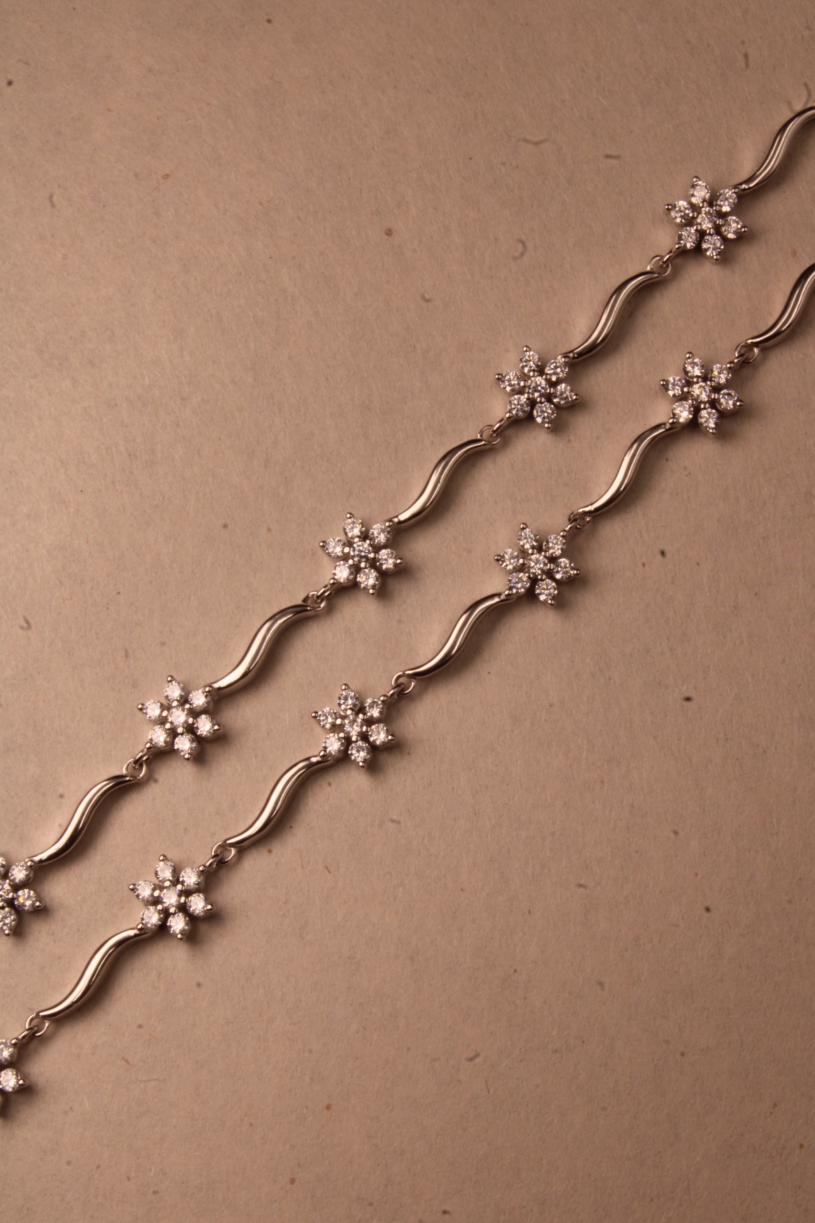 Silver Fiora Wavy Floral Anklet