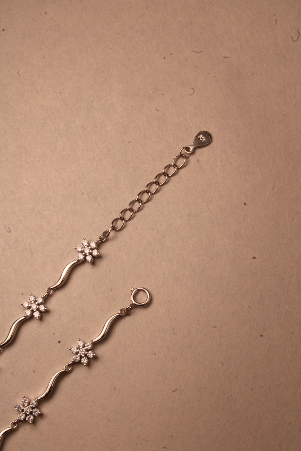 Silver Fiora Wavy Floral Anklet