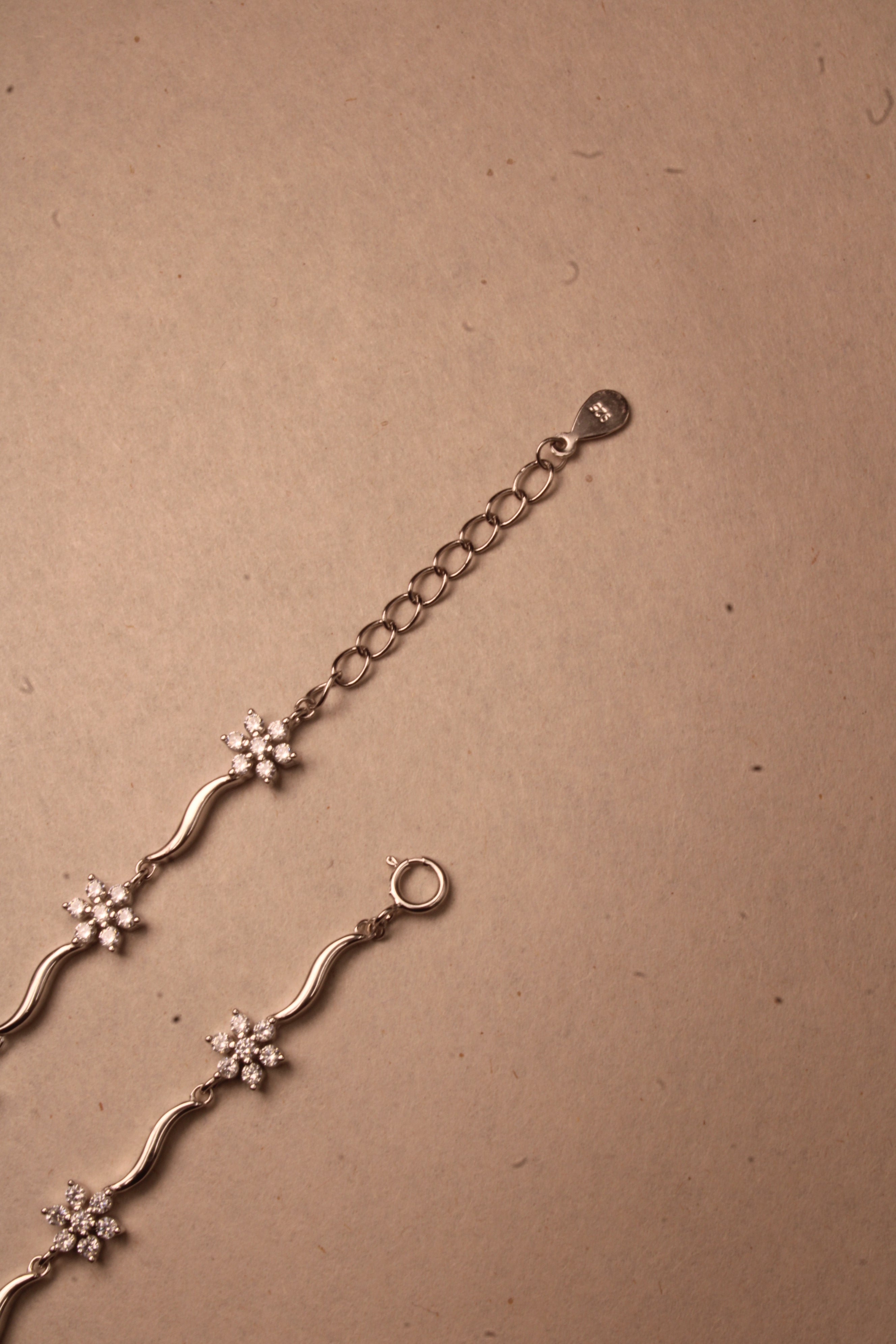 Silver Fiora Wavy Floral Anklet