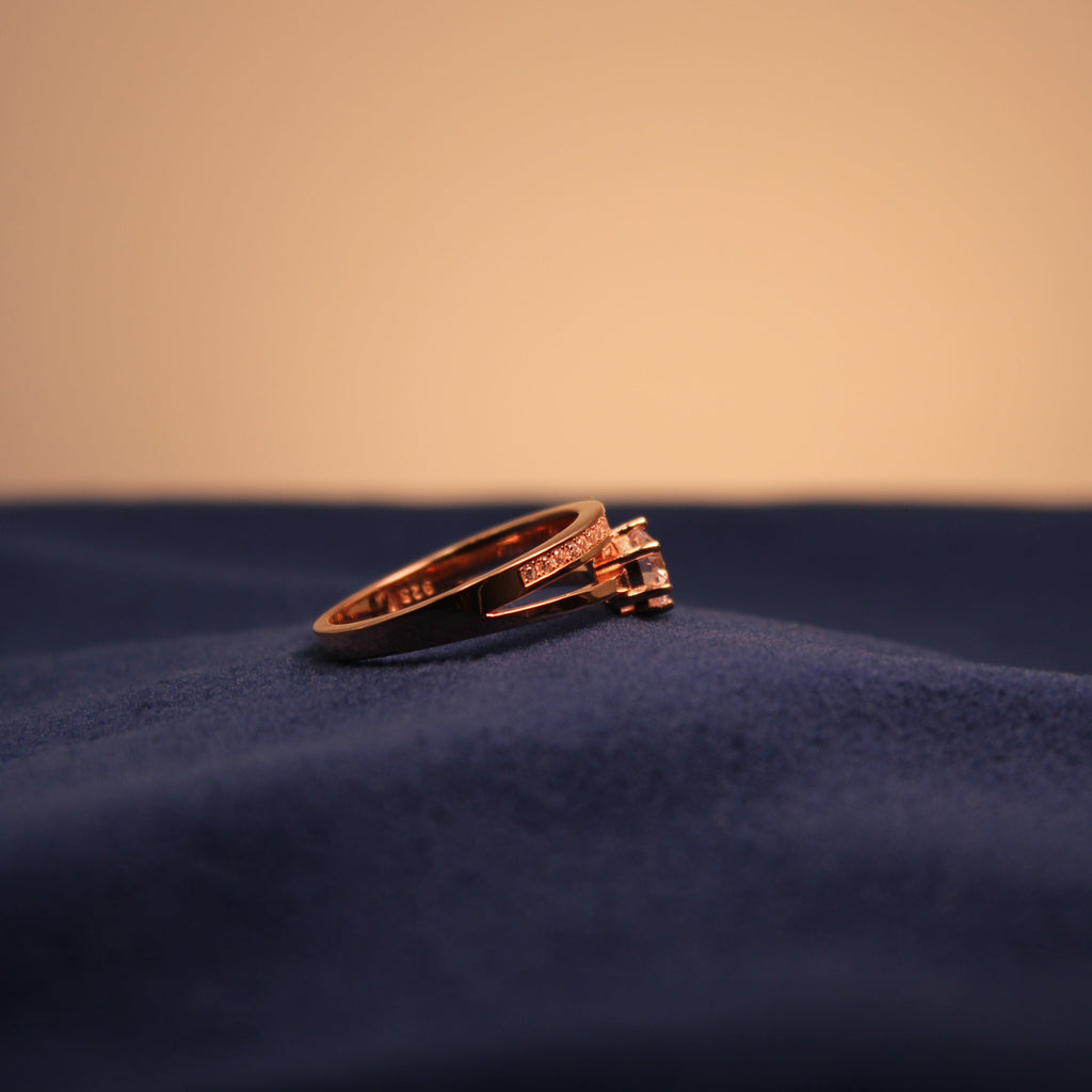 Silver Initial Élan Ring
