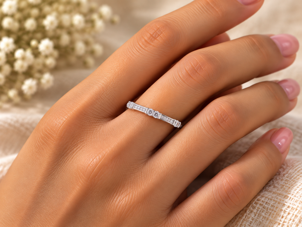 Silver Gleaming Curve Ring