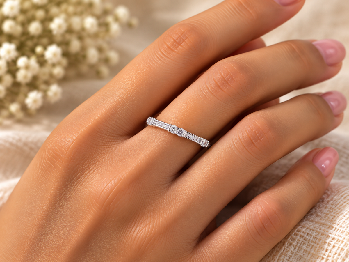 Silver Gleaming Curve Ring