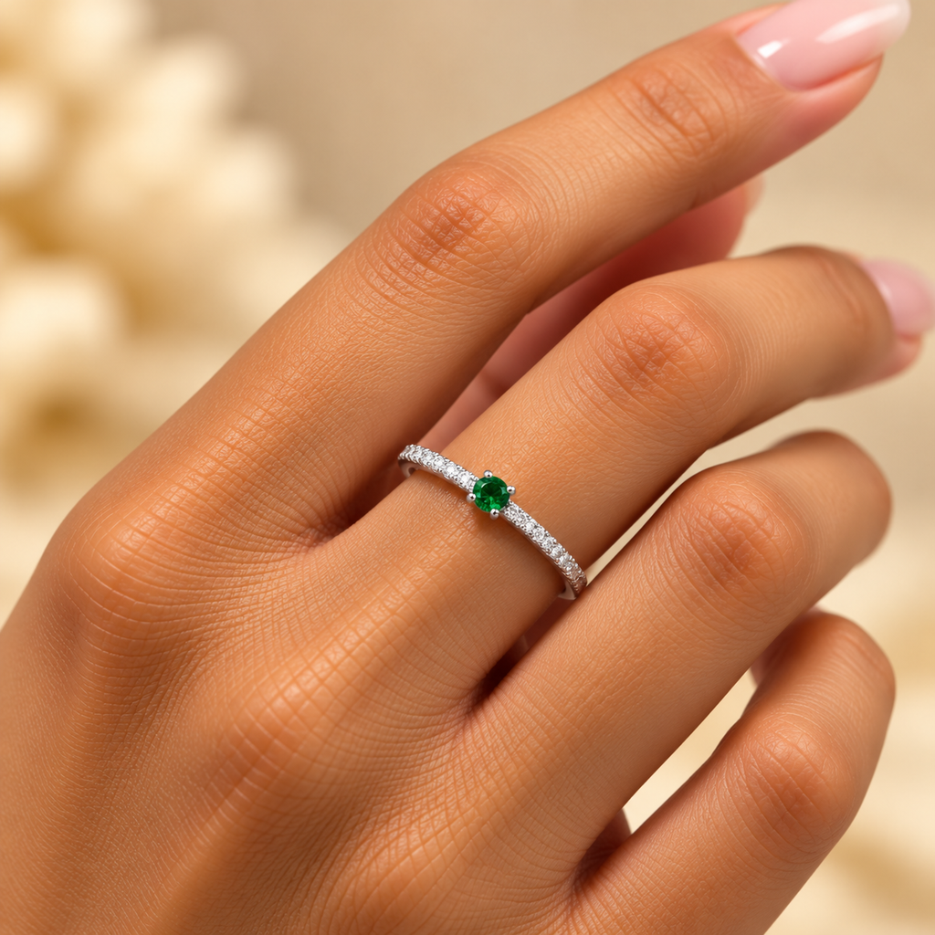 Silver Emerald Élan Ring